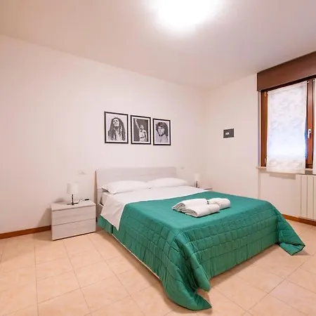 - Fierhaus - Garage & Wifi Апартаменты Верона