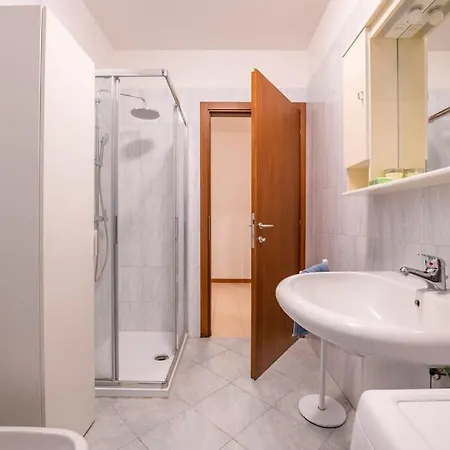 - Fierhaus - Garage & Wifi Апартаменты